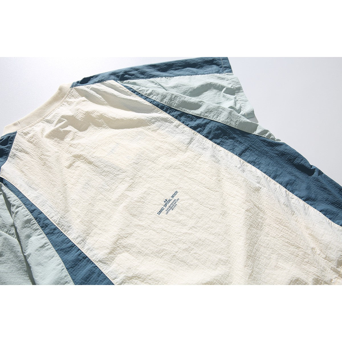 UNDREST アウトドア ルーズ Tシャツ DT39 着用画像 4