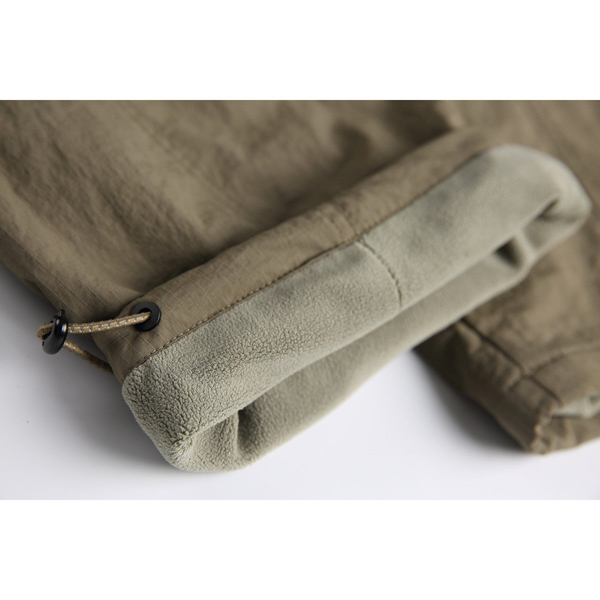 New Apparel アウトドア ワイド パンツ 着用画像 4